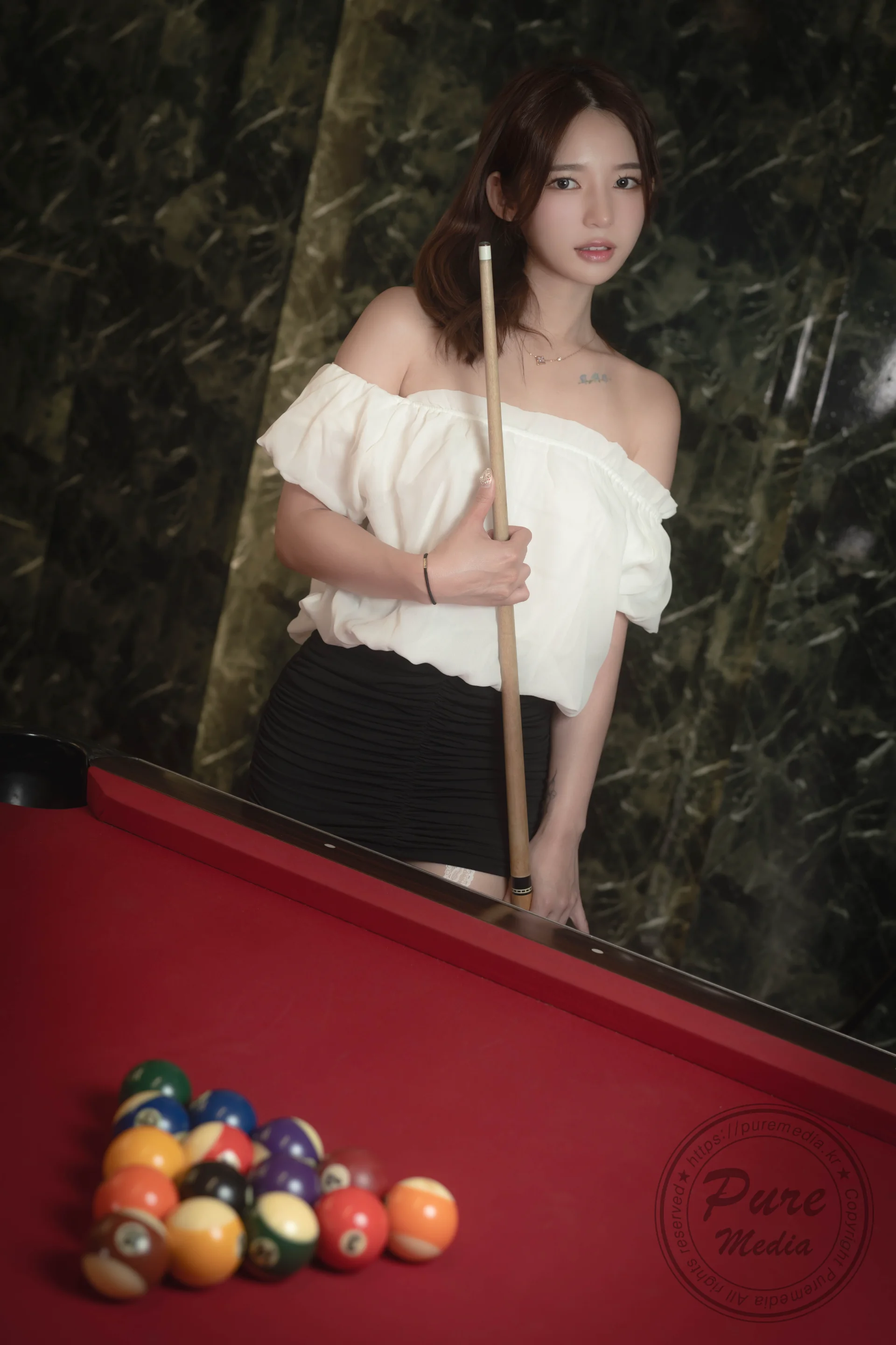 Yeha Pure Media 305 第2张 0002_Yeha_Hard_balls_Red_hole_vol.305_4_.webp